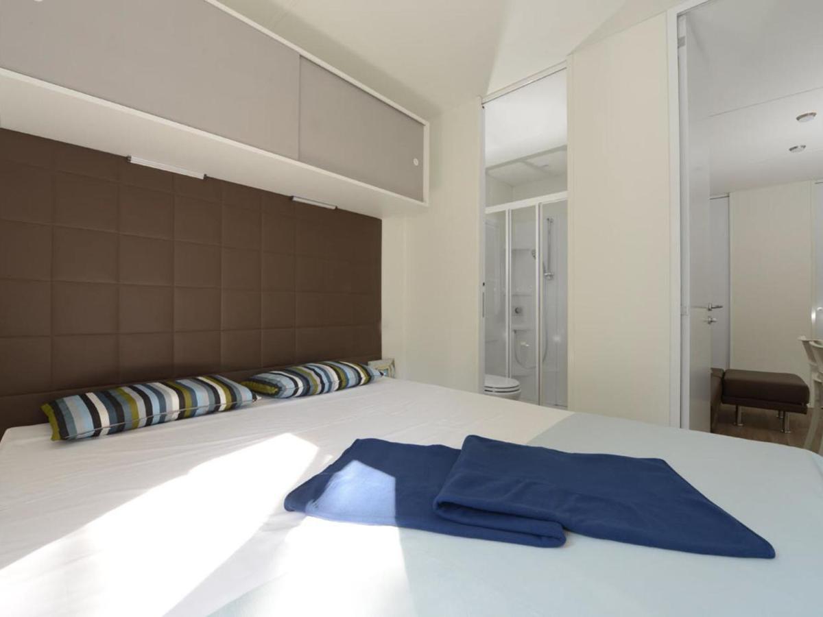 Holiday Home Maxi Caravan Capri By Interhome Baia Domizia Exterior foto